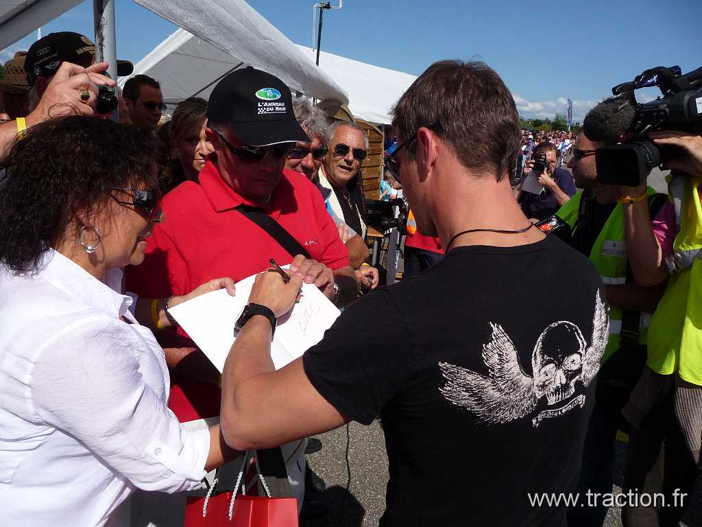2012_Adr (55).jpg - 09/06/2012 - 68127 BILTZHEIM - L'ANNEAU DU RHIN - Journée d'ouverture du 10ème Festival Auto Moto en présence de Sébastien LOEB - Sébastien LOEB au passage fait des dédicaces